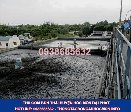 Thu gom bùn thải huyện Hóc Môn